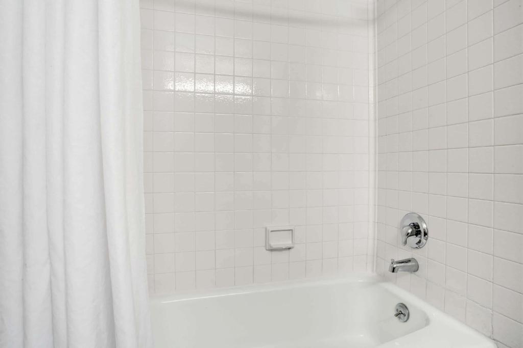 Ramada by Wyndham Salt Lake City Airport Hotel image 10