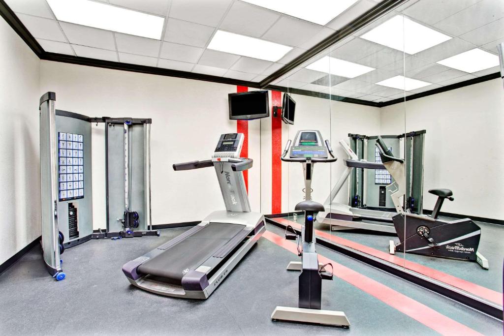Ramada by Wyndham Salt Lake City Airport Hotel image 6