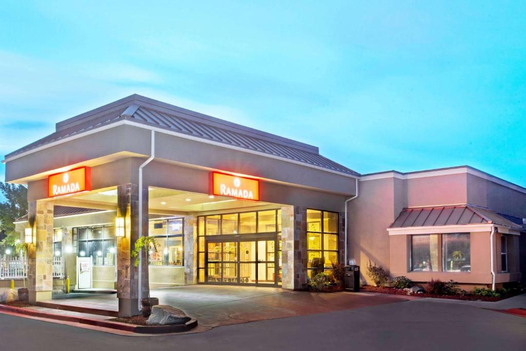Ramada by Wyndham Salt Lake City Airport Hotel image 7